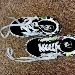 Fruit black and white block vans